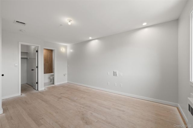 13 Gwen Lane 202, Monsey, NY 10952