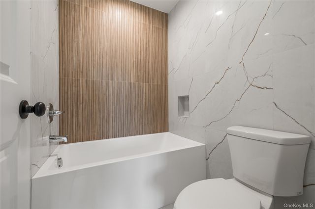 13 Gwen Lane 202, Monsey, NY 10952
