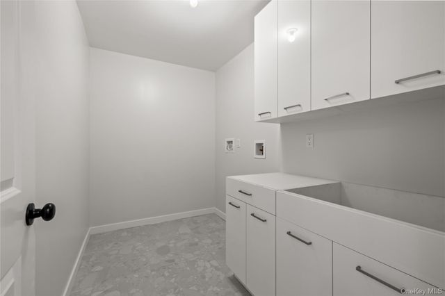 13 Gwen Lane 202, Monsey, NY 10952