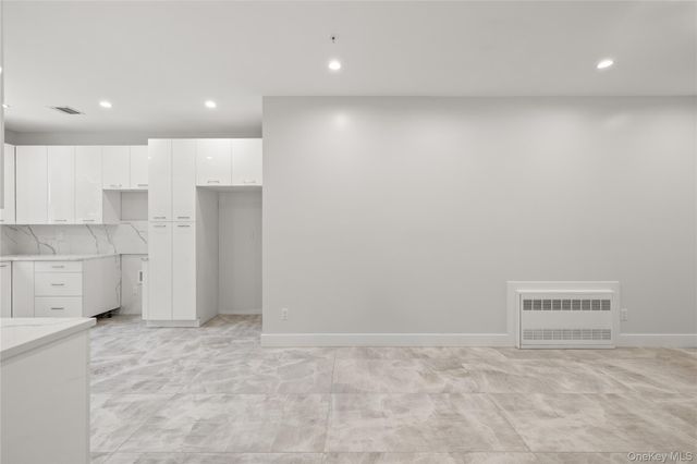 13 Gwen Lane 202, Monsey, NY 10952