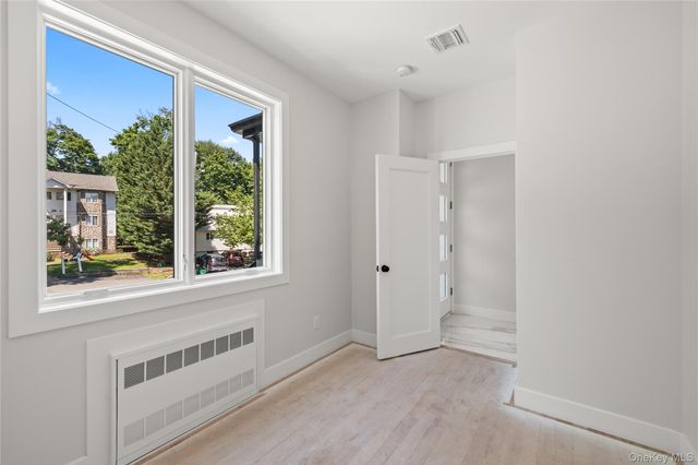13 Gwen Lane 202, Monsey, NY 10952
