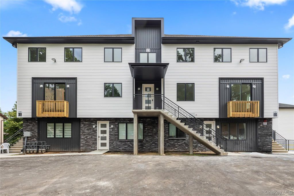 13 Gwen Lane 202, Monsey, NY 10952