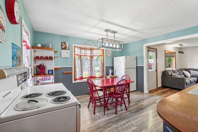 W272N2593 Apple Tree LANE, Pewaukee, WI 53072