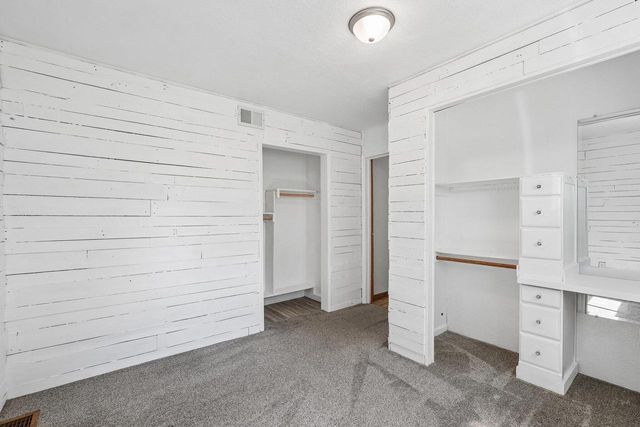 W272N2593 Apple Tree LANE, Pewaukee, WI 53072