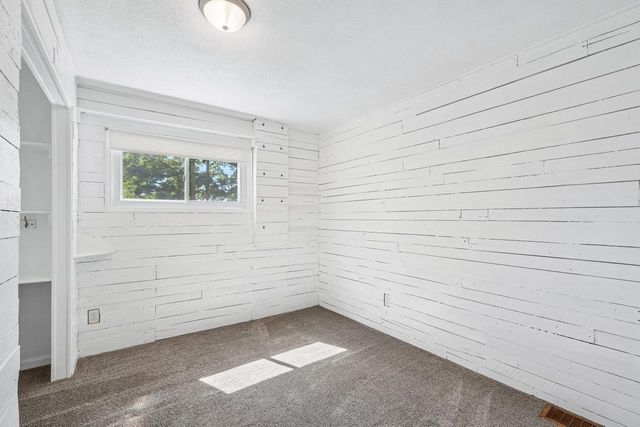 W272N2593 Apple Tree LANE, Pewaukee, WI 53072