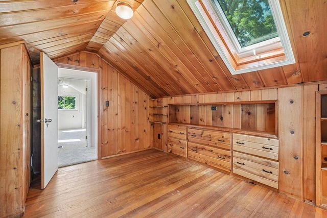 W272N2593 Apple Tree LANE, Pewaukee, WI 53072