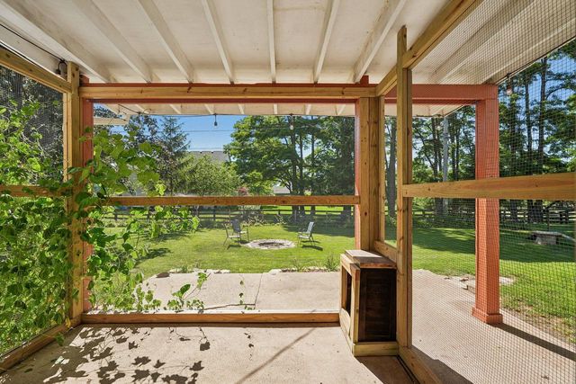 W272N2593 Apple Tree LANE, Pewaukee, WI 53072