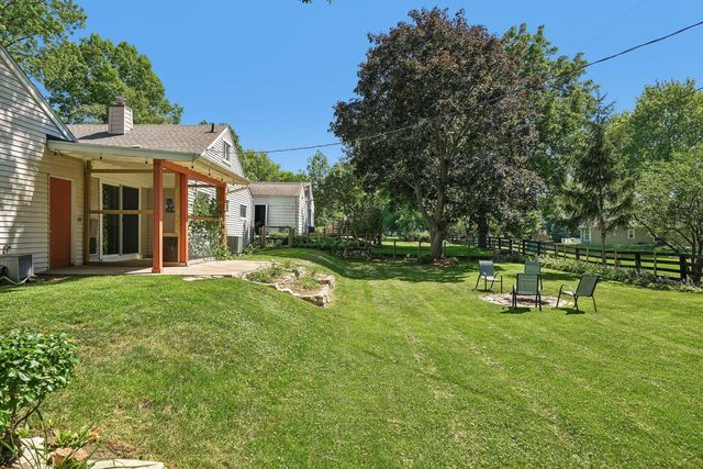 W272N2593 Apple Tree LANE, Pewaukee, WI 53072