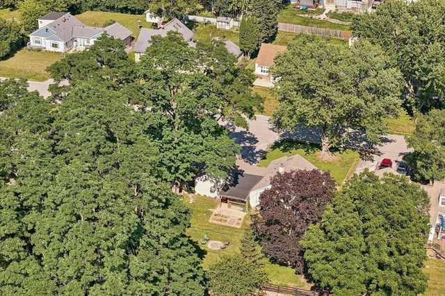 W272N2593 Apple Tree LANE, Pewaukee, WI 53072