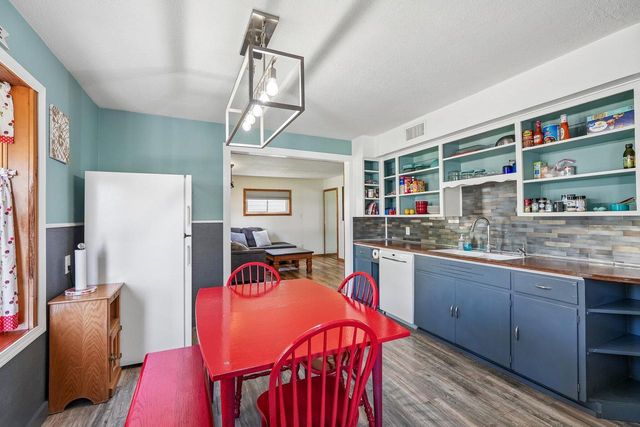 W272N2593 Apple Tree LANE, Pewaukee, WI 53072