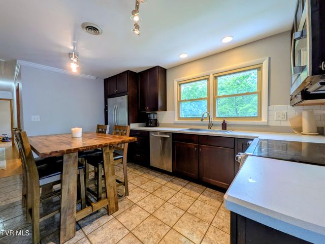 1129 Jackson Hollow Road, Kingsport, TN 37663