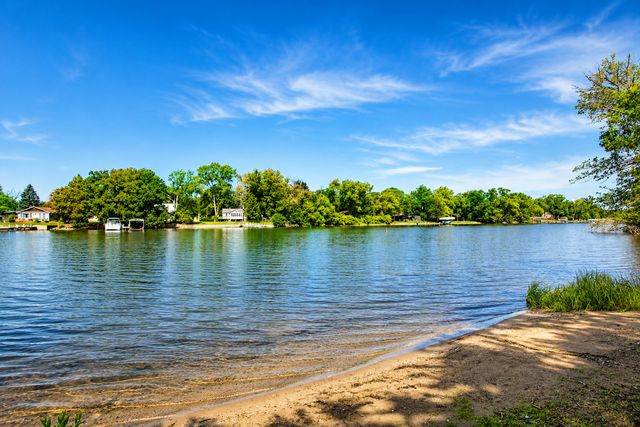 3006 S ELDER Lane, Holiday Hills, IL 60051