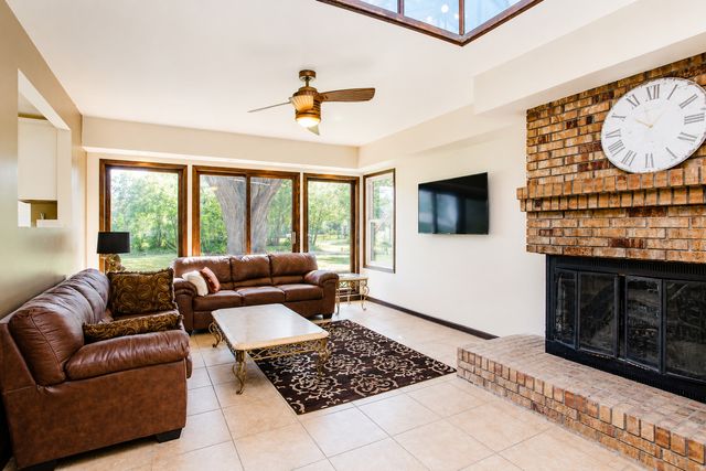 3006 S ELDER Lane, Holiday Hills, IL 60051