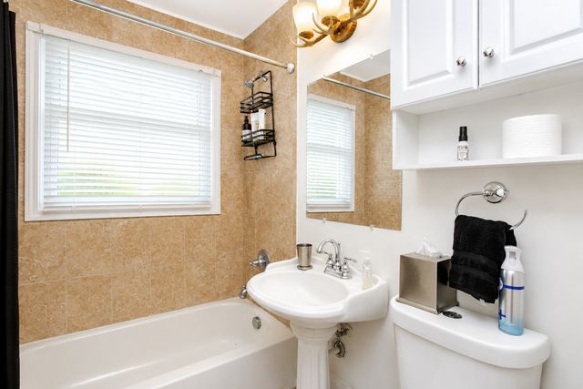 3006 S ELDER Lane, Holiday Hills, IL 60051