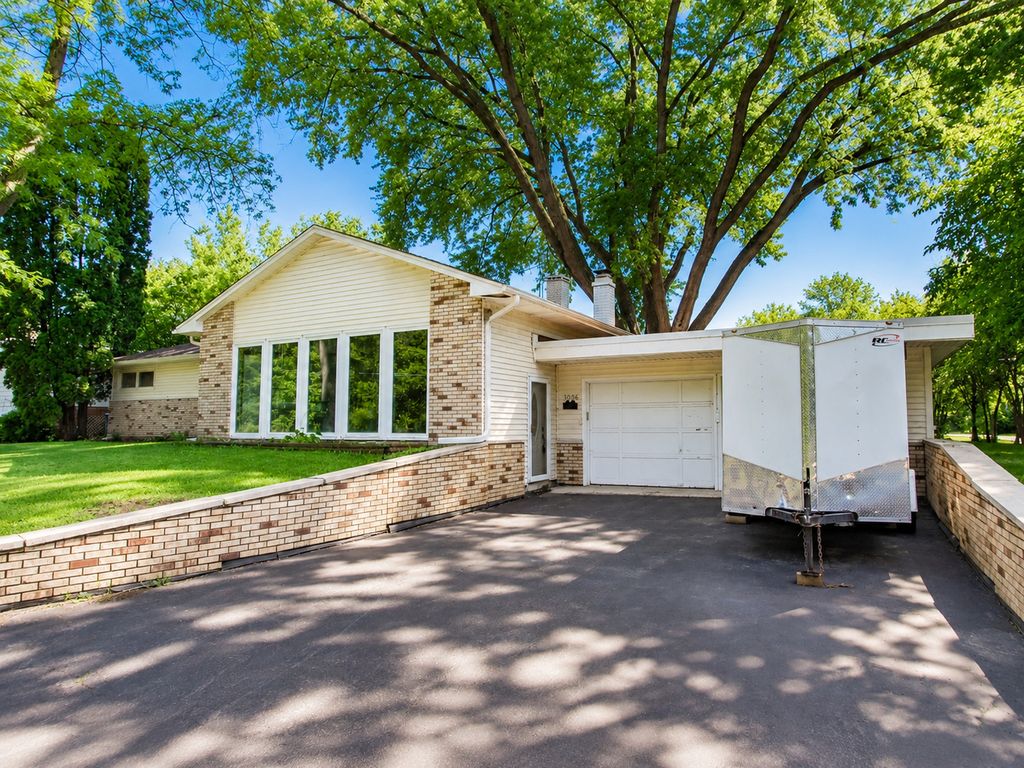 3006 S ELDER Lane, Holiday Hills, IL 60051