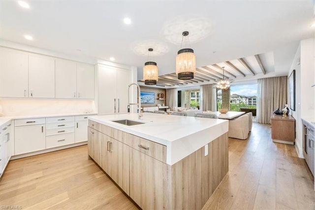 1130 3rd Ave S # 416, Naples, FL 34102