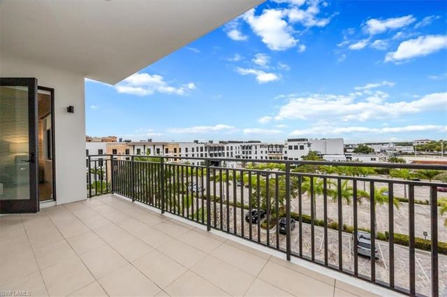1130 3rd Ave S # 416, Naples, FL 34102