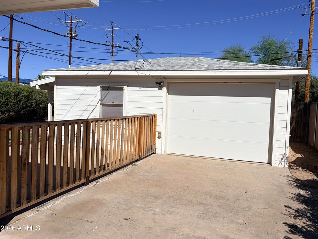 296 GENUNG Avenue, Wickenburg, AZ 85390 — photo 3