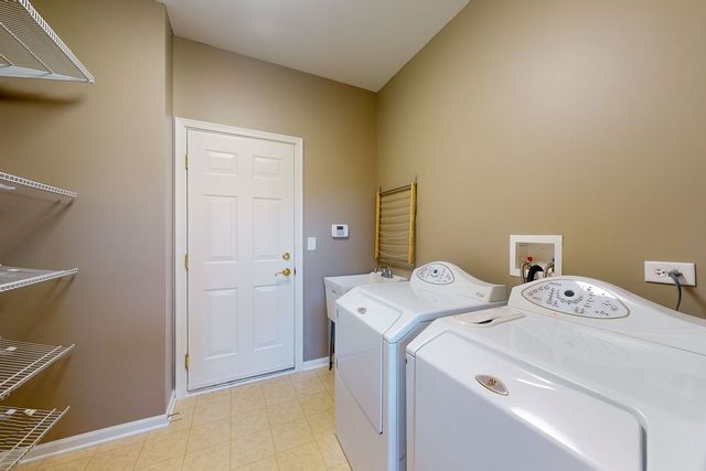 5670 Brentwood Drive, Hoffman Estates, IL 60192