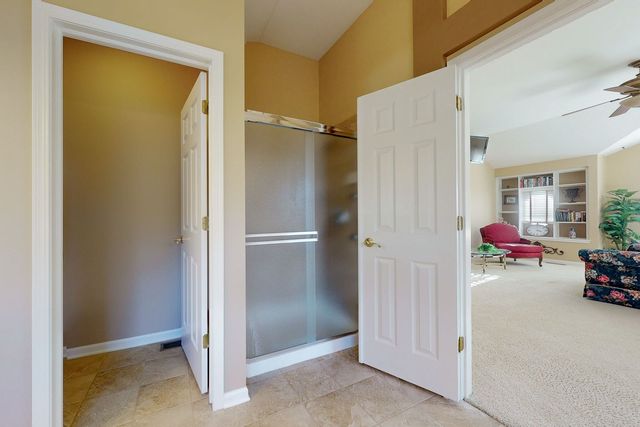 5670 Brentwood Drive, Hoffman Estates, IL 60192