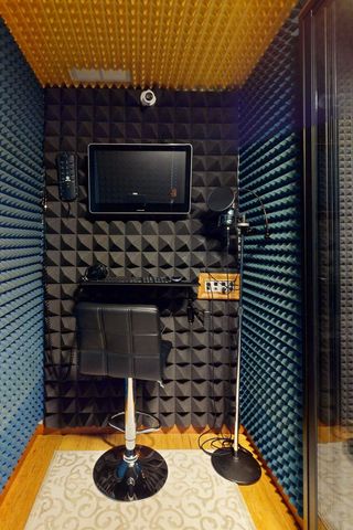 5670 Brentwood Drive, Hoffman Estates, IL 60192