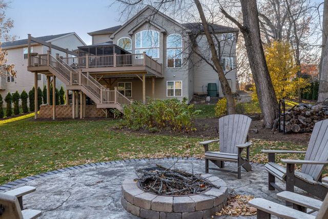 5670 Brentwood Drive, Hoffman Estates, IL 60192