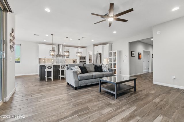2286 W Azure Creek Loop, Tucson, AZ 85742