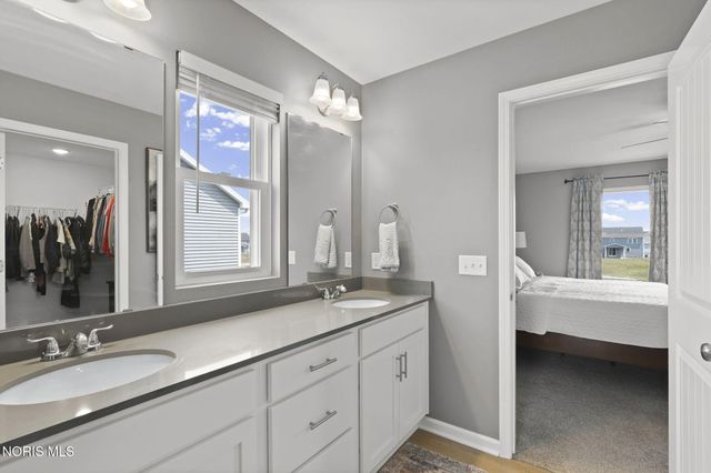 159 Valley Hall Drive, Perrysburg, OH 43551