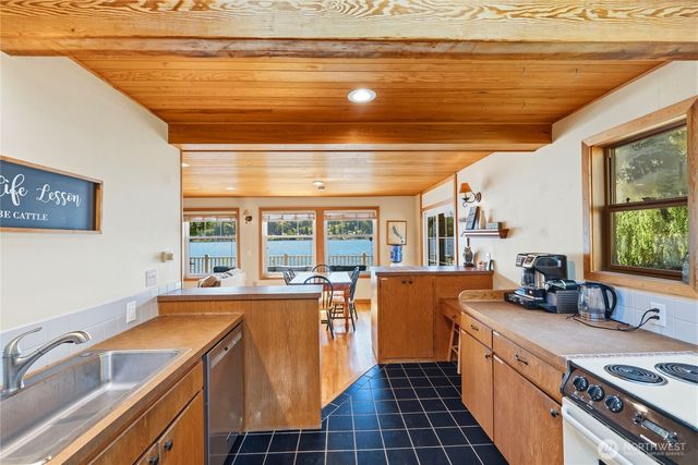 17902 Cove Lane, Mount Vernon, WA 98274