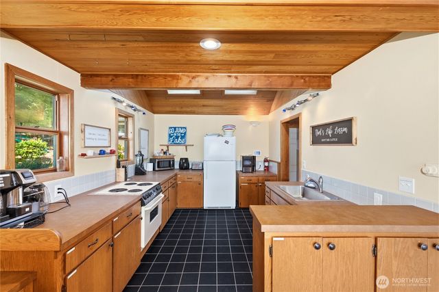 17902 Cove Lane, Mount Vernon, WA 98274