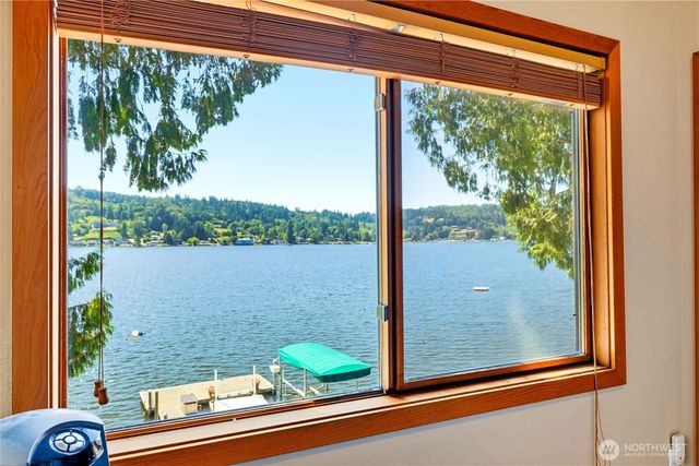 17902 Cove Lane, Mount Vernon, WA 98274