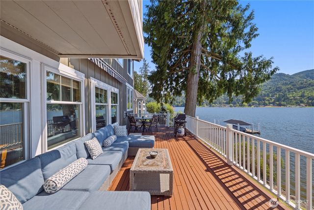 17902 Cove Lane, Mount Vernon, WA 98274