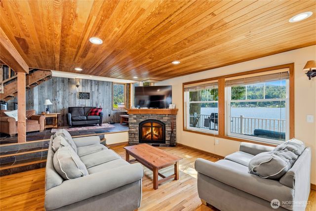 17902 Cove Lane, Mount Vernon, WA 98274