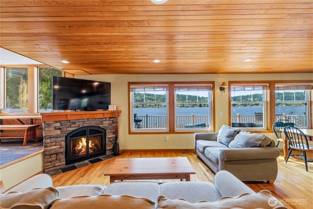 17902 Cove Lane, Mount Vernon, WA 98274