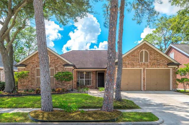 16014 Surrey Woods Drive, Friendswood, TX 77546