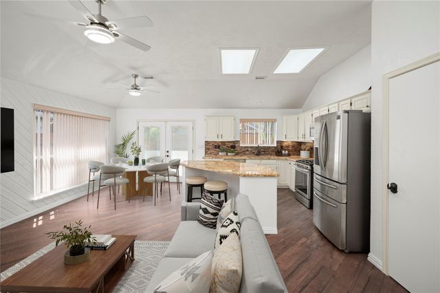 16014 Surrey Woods Drive, Friendswood, TX 77546