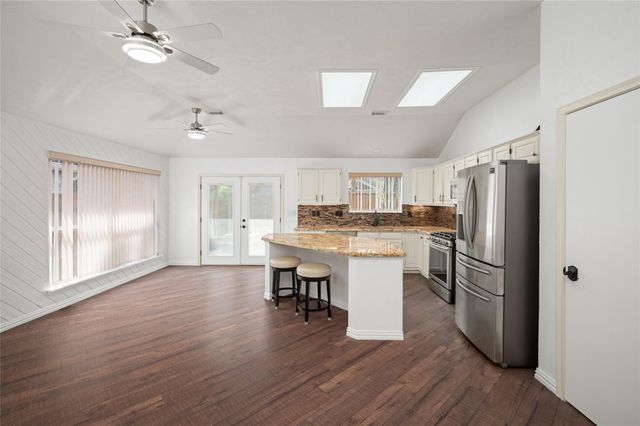 16014 Surrey Woods Drive, Friendswood, TX 77546