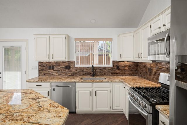 16014 Surrey Woods Drive, Friendswood, TX 77546