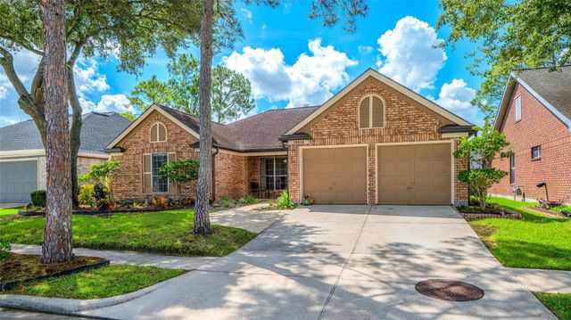 16014 Surrey Woods Drive, Friendswood, TX 77546