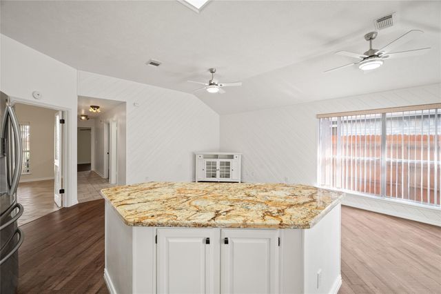 16014 Surrey Woods Drive, Friendswood, TX 77546