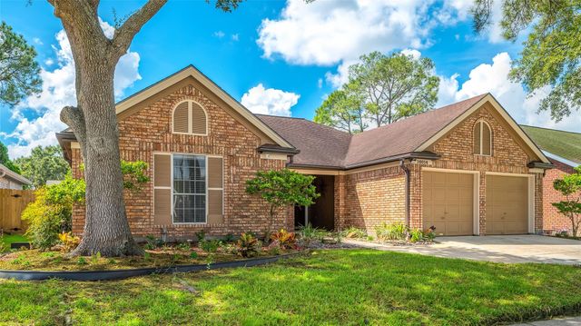 16014 Surrey Woods Drive, Friendswood, TX 77546