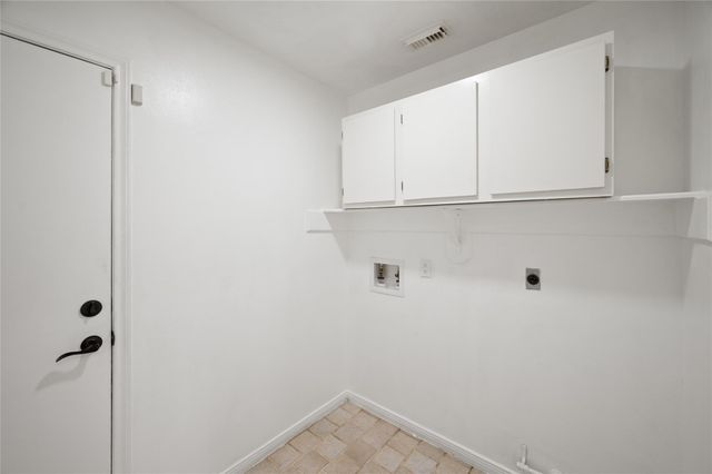 16014 Surrey Woods Drive, Friendswood, TX 77546