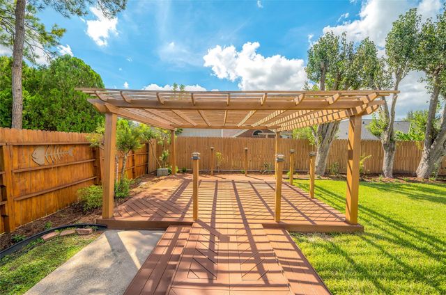 16014 Surrey Woods Drive, Friendswood, TX 77546