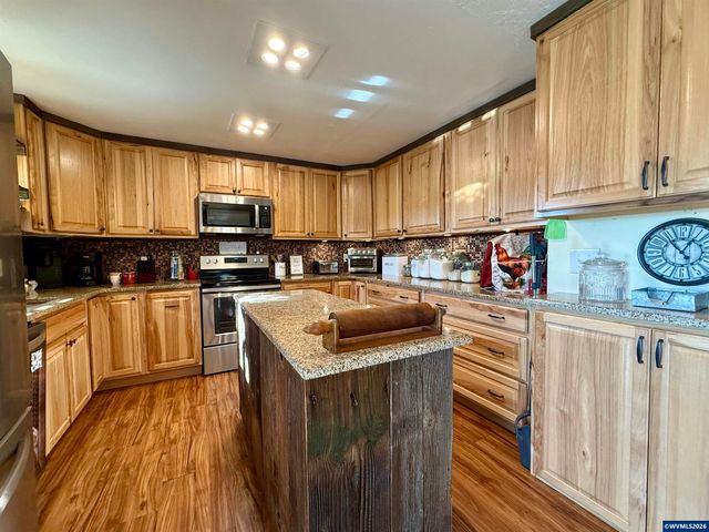 39340 Shelburn Dr, Scio, OR 97374