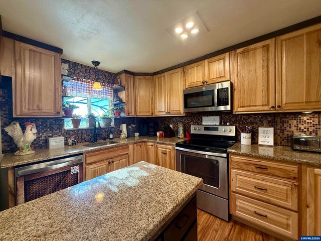 39340 Shelburn Dr, Scio, OR 97374