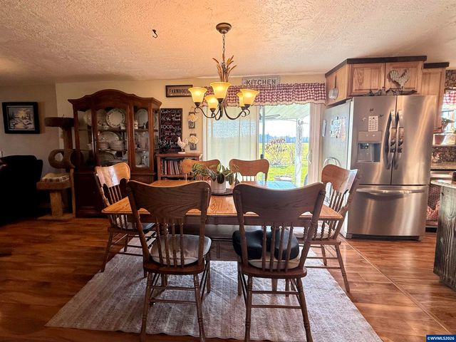 39340 Shelburn Dr, Scio, OR 97374