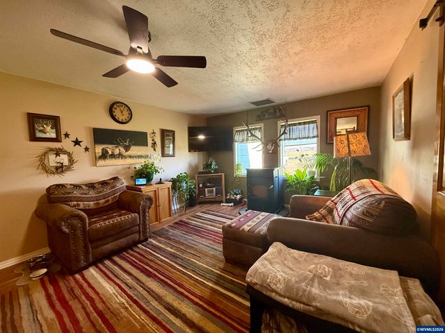 39340 Shelburn Dr, Scio, OR 97374