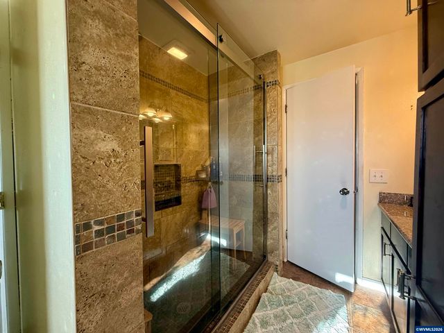 39340 Shelburn Dr, Scio, OR 97374