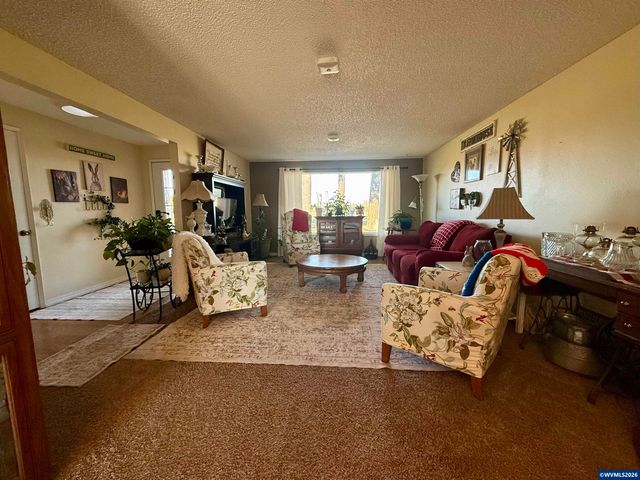 39340 Shelburn Dr, Scio, OR 97374