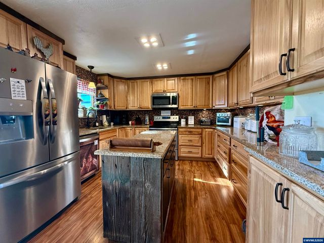 39340 Shelburn Dr, Scio, OR 97374